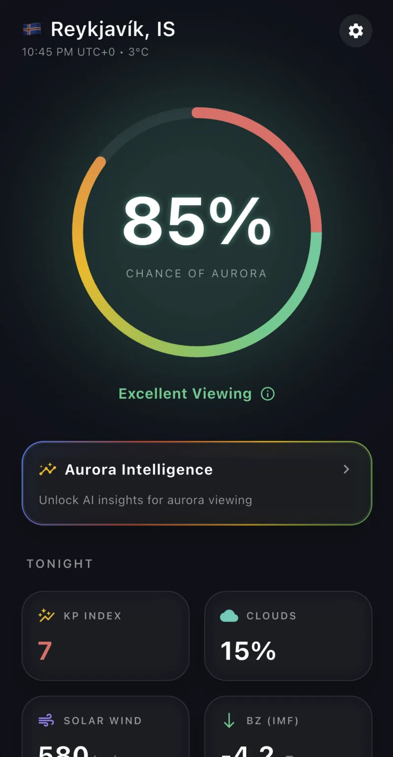 Aurora Hunt screen with 85 percent viewing score and live weather details